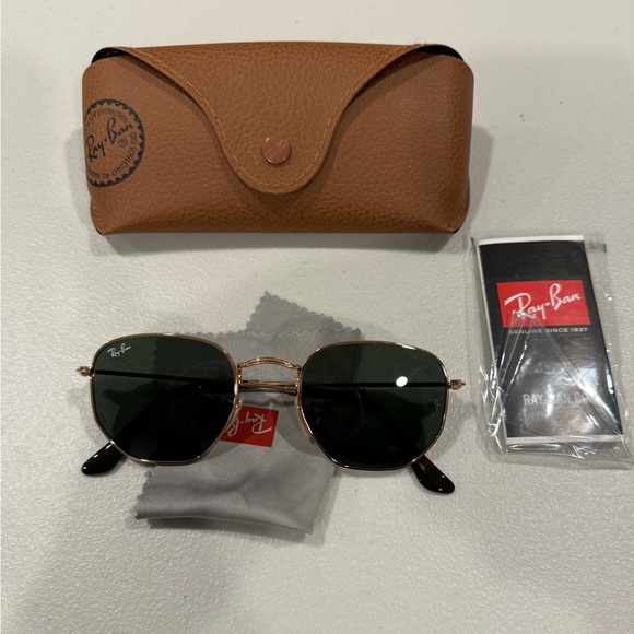 Ray-Ban Gold Frame Sunglasses with Green Lenses - Picture 7 of 11
